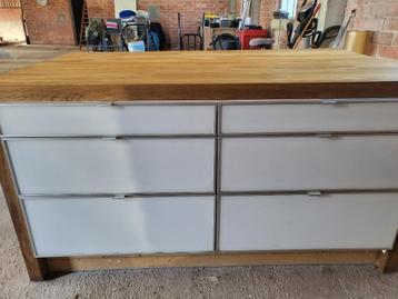 Keukeneiland 1.75x1.00, 95 hoog met klapstoeltjes beschikbaar voor biedingen