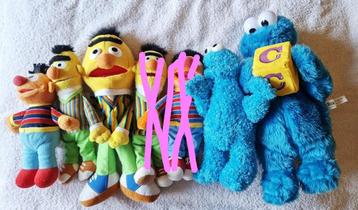 sesamstraat Elmo Bert en Ernie Koekiemonster knuffels beschikbaar voor biedingen