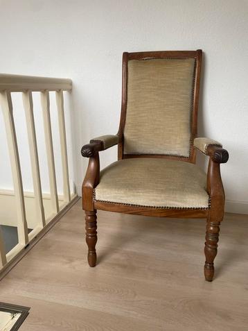 Antieke stoel. beschikbaar voor biedingen