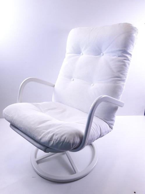 Fauteuil met mooi vintage design, Huis en Inrichting, Fauteuils, Gebruikt, Metaal, Stof, 50 tot 75 cm, Minder dan 75 cm, Ophalen