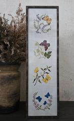 Vintage wanddecoratie ingelijst borduurwerk vlinders, Handborduren, Overige typen, Ophalen of Verzenden