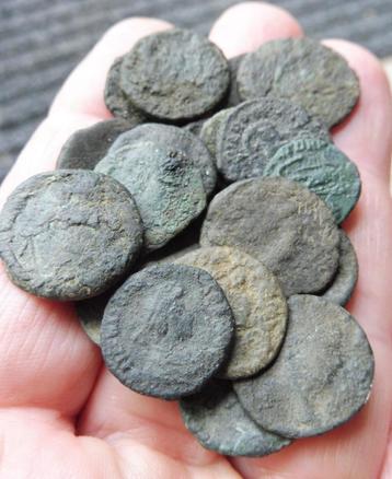 20 stuks Romeinse munten, ongereinigde bodemvondsten beschikbaar voor biedingen