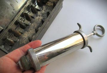 Slagroom Spuit~Antieke Slagroomspuit met spuitmondjes beschikbaar voor biedingen