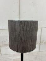 Stijlvolle Staande Lamp met Grijze Kap 2x, Huis en Inrichting, Lampen | Vloerlampen, Ophalen, Nieuw, Stof, 100 tot 150 cm