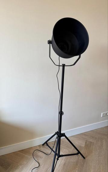 Industriële zwarte lamp beschikbaar voor biedingen