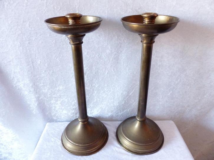 2 Mooie Aparte Zware Lange Oude Kerk Kandelaars van Messing, Antiek en Kunst, Antiek | Kandelaars, Koper of Brons, Verzenden