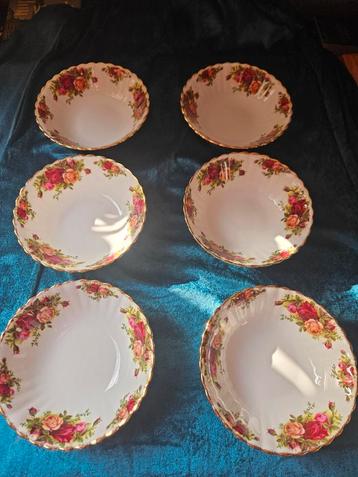 6 schaaltjes Royal Albert Old Country Roses beschikbaar voor biedingen