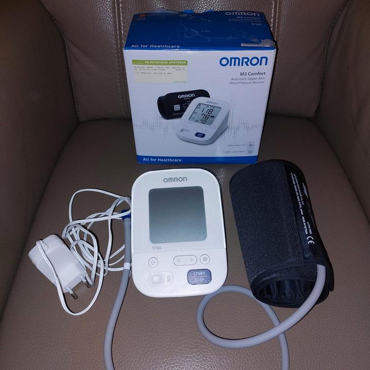 Omron M3 Comfort Bloeddrukmeter - Nieuwstaat, Witgoed en Apparatuur, Persoonlijke-verzorgingsapparatuur, Zo goed als nieuw, Overige typen