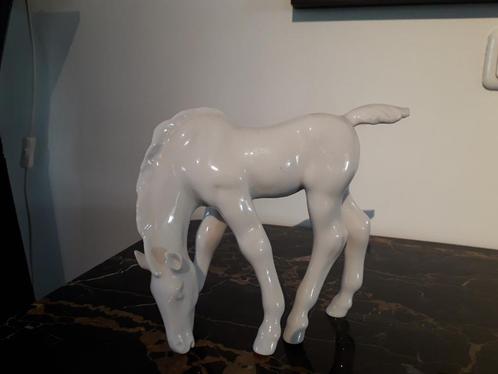 ANTIEK WIT PORSELEINEN ART DECO BEELD van een PAARD I.Z.G.ST, Antiek en Kunst, Antiek | Porselein, Ophalen of Verzenden