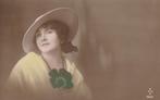 MEISJE JURK HOED JAREN 20 ZEER MOOIE OUDE KAART KJ381, Ophalen of Verzenden, 1920 tot 1940, Ongelopen, Overige thema's