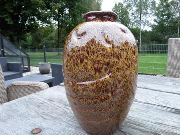 bloemen vaas. beschikbaar voor biedingen