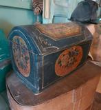 Kleine antieke bruidskist , handbeschilderd, Antiek en Kunst, Ophalen of Verzenden