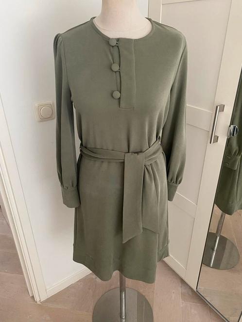 Groene jurk Le Grand Sud maat 36 kreukvrij, Kleding | Dames, Jurken, Zo goed als nieuw, Maat 36 (S), Groen, Knielengte, Ophalen of Verzenden