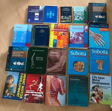 Fysiotherapie studieboeken 5,- per boek samen 16 voor 60 beschikbaar voor biedingen