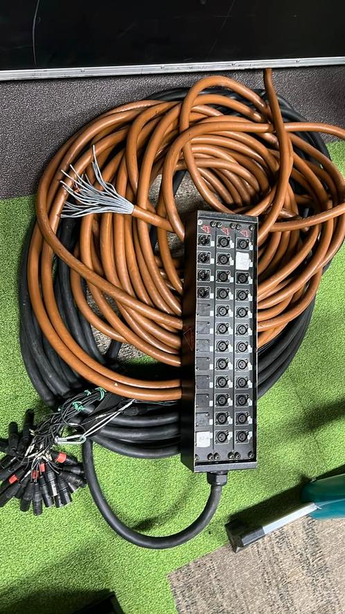 2 lange multikabels voor weinig! lampen versterker moxer etc, Audio, Tv en Foto, Overige Audio, Tv en Foto, Ophalen