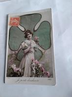 JE PORTE BONHEUR. /  VROUW VOOR KLAVERBLAD, Verzamelen, Ansichtkaarten | Themakaarten, Ophalen of Verzenden, Voor 1920, Overige thema's