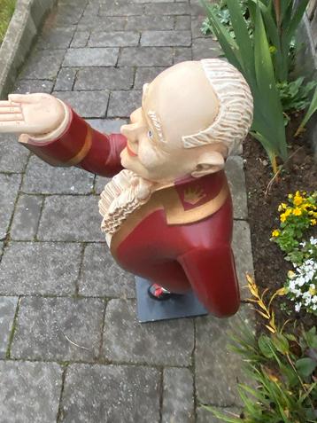 Butler: “Waar kan ik U mee van. dienst zijn”  beschikbaar voor biedingen