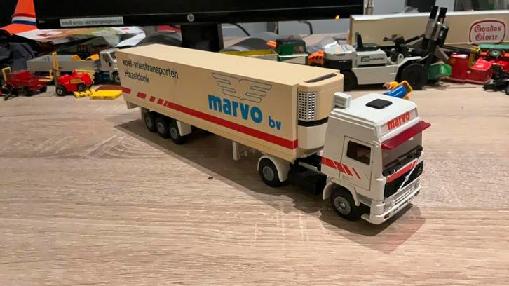 VOLVO F12 trekker oplegger is iets verkleurd marvo bv tekno, Hobby en Vrije tijd, Modelauto's | 1:50, Zo goed als nieuw, Bus of Vrachtwagen