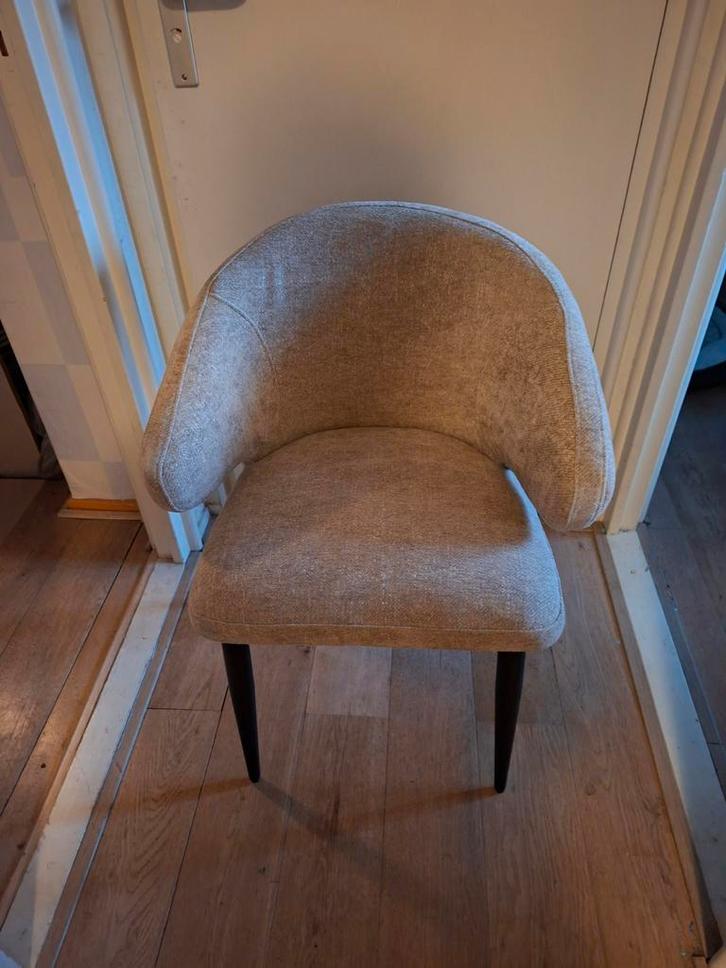 Stijlvolle eetkamer stoel  2 stuks ,met gebogen rugleuning, Huis en Inrichting, Stoelen, Eén, Stof, Bruin, Ophalen