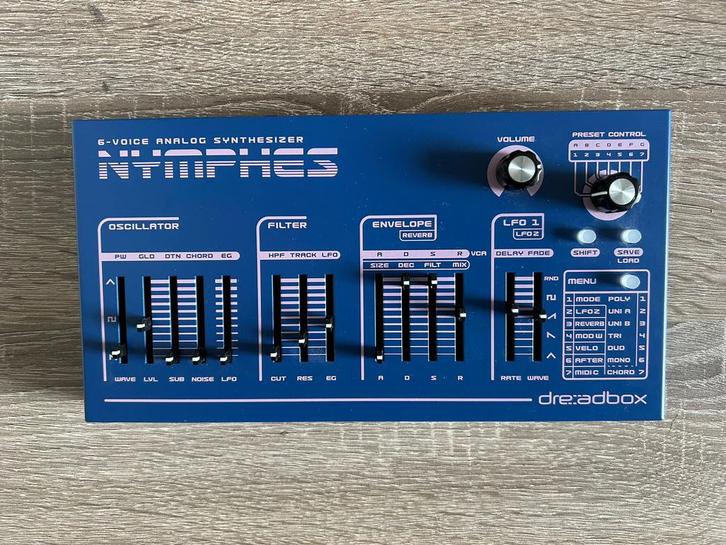 Dreadbox Nymphes 6voice Polyphonic Synthesizer met Decksaver, Muziek en Instrumenten, Synthesizers, Zo goed als nieuw, Overige aantallen