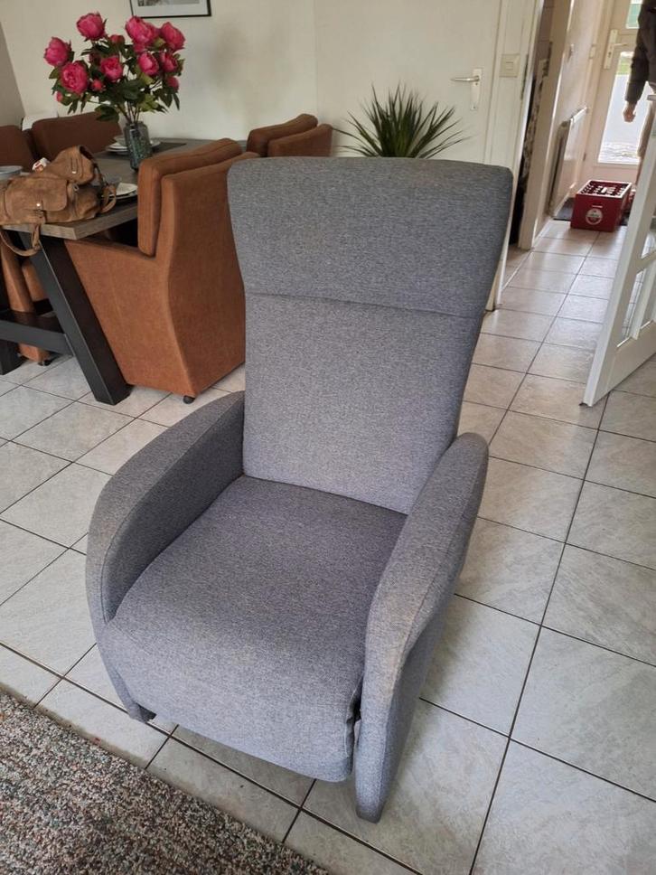 Grijze Relaxfauteuil - Stijlvol en Comfortabel, Huis en Inrichting, Fauteuils, Ophalen of Verzenden