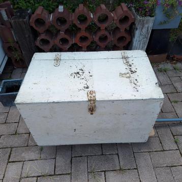 Grote kist, salontafel, bankje, speelgoedkist, boekenkist  beschikbaar voor biedingen
