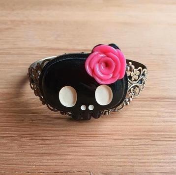 Gothic kawaii zwarte schedel met roos armband beschikbaar voor biedingen