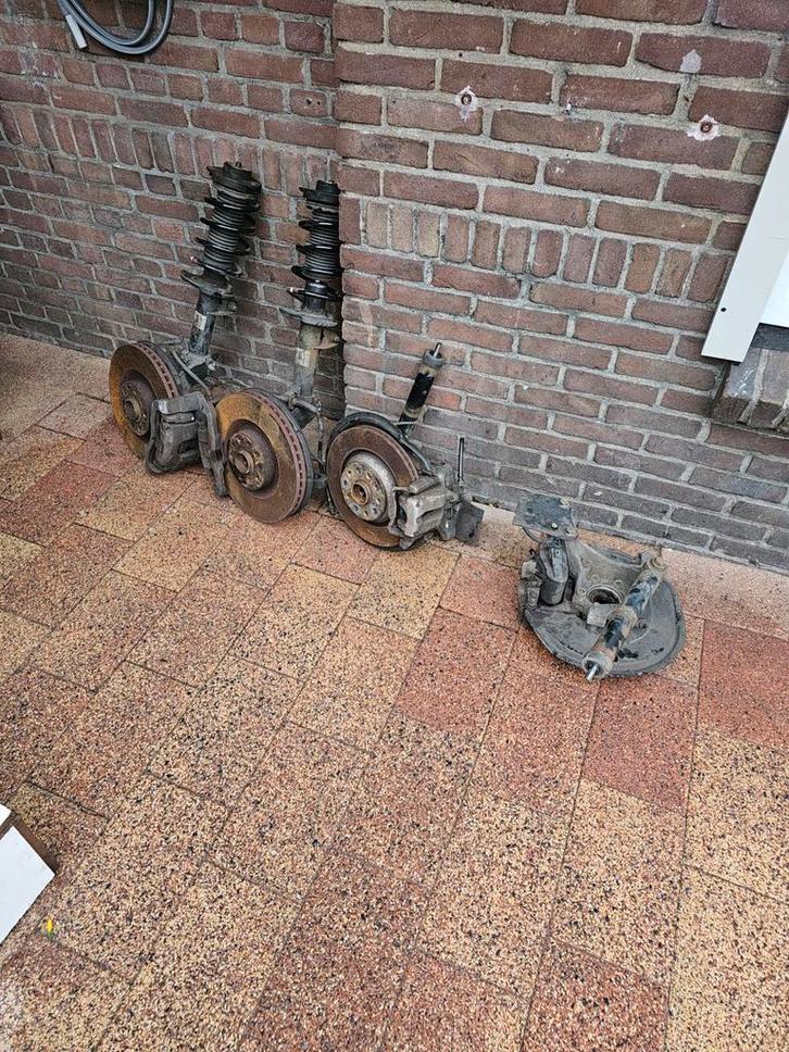 R32 remmen   voor en achter, Auto-onderdelen, Remmen en Aandrijving, Ophalen