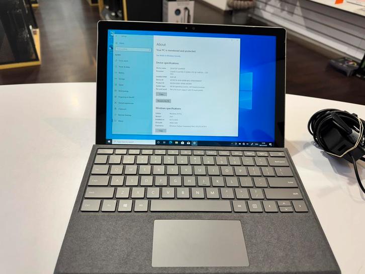 Surface Pro 4 " 8GB Ram " i5-6300 CPU, Computers en Software, Laptoptassen, Zo goed als nieuw, Aktetas, 13 inch, Ophalen of Verzenden