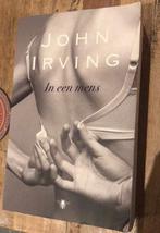 John Irving - In een mens, Gelezen, Ophalen of Verzenden, John Irving