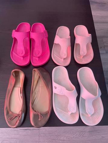 Gratis: 3 Paar Slippere en 1 paar lichtbruine Ballerina's beschikbaar voor biedingen