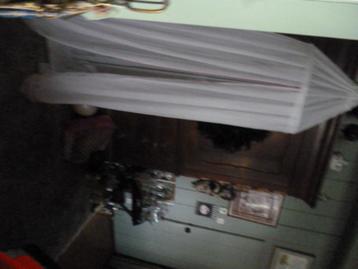 2 x witte klamboe met standaard  beschikbaar voor biedingen