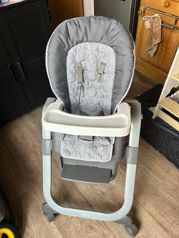 Kids 2 kinderstoel grijs met wit dienblad beschikbaar voor biedingen