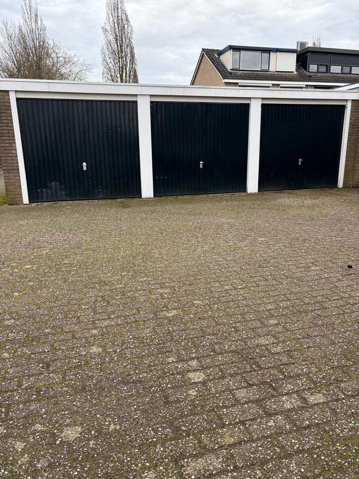 Mooie garagebox, aan de Heemskerklaan 42, Nunspeet, Huizen en Kamers, Garages en Parkeerplaatsen