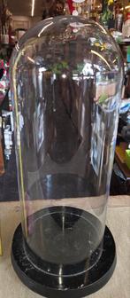 Glazen stolp met zwarte voet 44h, Huis en Inrichting, Ophalen of Verzenden, Gebruikt