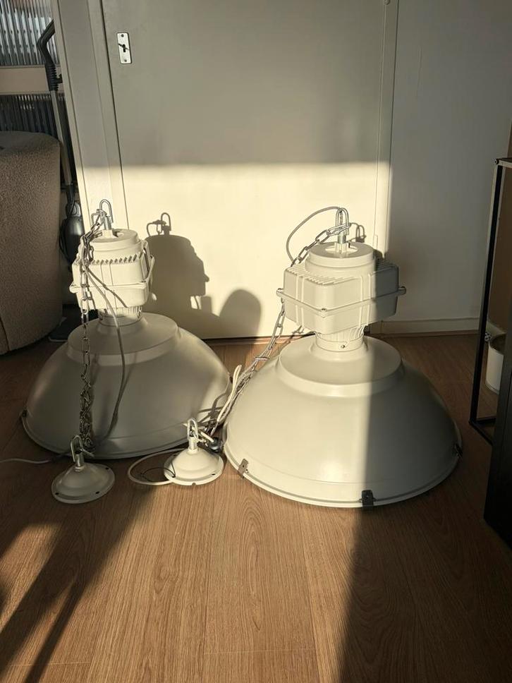 Twee grote industriële lampen, Huis en Inrichting, Lampen | Hanglampen, Zo goed als nieuw, Minder dan 50 cm, Metaal, Ophalen