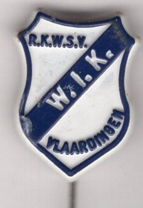 R.K.W.S.V. W.I.K. Vlaardingen plastic speldje ( Z_167a ), Verzamelen, Speldjes, Pins en Buttons, Zo goed als nieuw, Speldje of Pin