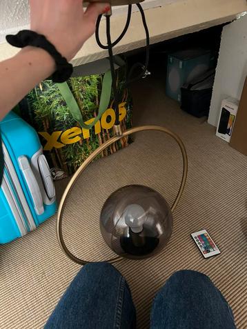 Lamp Karwei Goud met gekleurd licht!