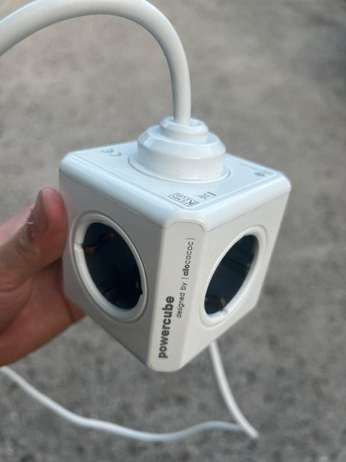130 stuks Powercube’s (4-voudig, 2 USB poorten), Doe-het-zelf en Verbouw, Elektra en Kabels, Zo goed als nieuw, Stopcontact, Ophalen of Verzenden