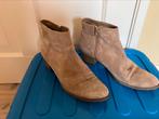 Progetto suede enkellaarsjes mt. 42, Ophalen of Verzenden, Gedragen, Beige