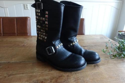 Supergave Sendra zwarte laarzen met studs maat 39, Kleding | Dames, Schoenen, Zo goed als nieuw, Hoge laarzen, Zwart, Ophalen of Verzenden