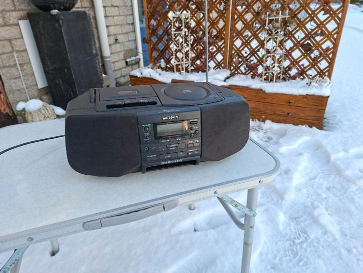 sony draagbare cd speler en radio en cassette  cfd-523, Audio, Tv en Foto, Cd-spelers, Gebruikt, Sony, Draagbaar, Met radio, Ophalen of Verzenden