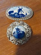 2 VINTAGE BROCHES MET VOORSELLING DELFS BLAUW., Ophalen of Verzenden, Blauw, Overige materialen