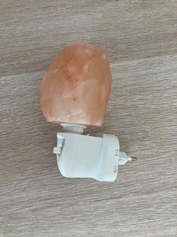 Zoutlamp rots nachtlampje beschikbaar voor biedingen