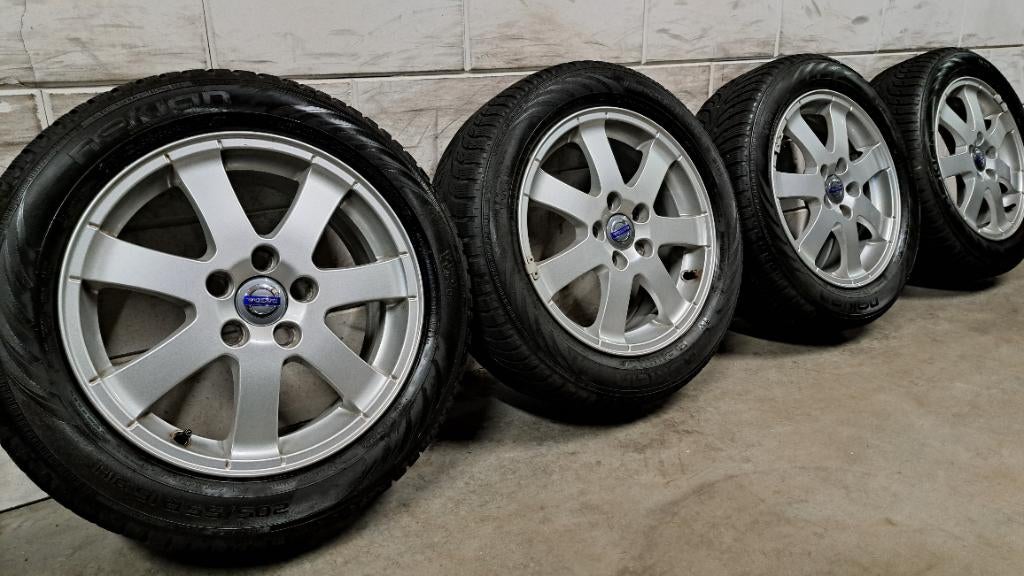 LM-velgen V60 S60 V50 S40 V40 C30 Focus Mondeo 205/55/16, Auto-onderdelen, Banden en Velgen, Gebruikt, 16 inch, Banden en Velgen