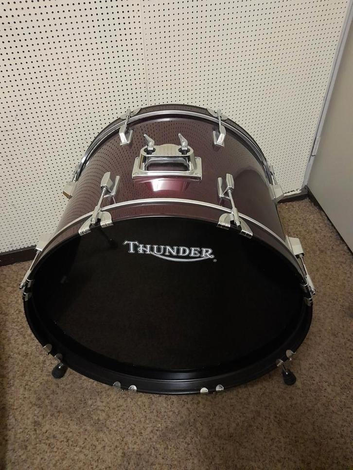 Mooie Thunder Bass met nieuwe vellen : NU 45  euro !!, Muziek en Instrumenten, Percussie, Zo goed als nieuw, Trommel, Ophalen of Verzenden
