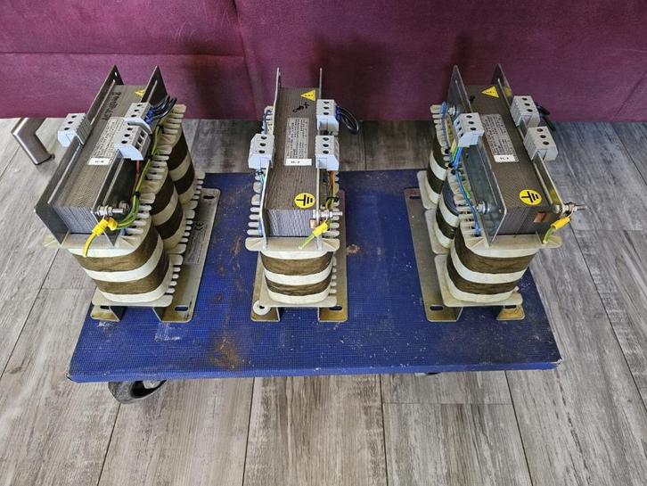 Transformator 3 fasen? Zie fotos. Sec 175v 3.9a fuse 5at, Hobby en Vrije tijd, Elektronica-componenten, Gebruikt, Ophalen