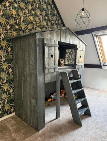 Steigerhout hoogslaper / boomhut beschikbaar voor biedingen