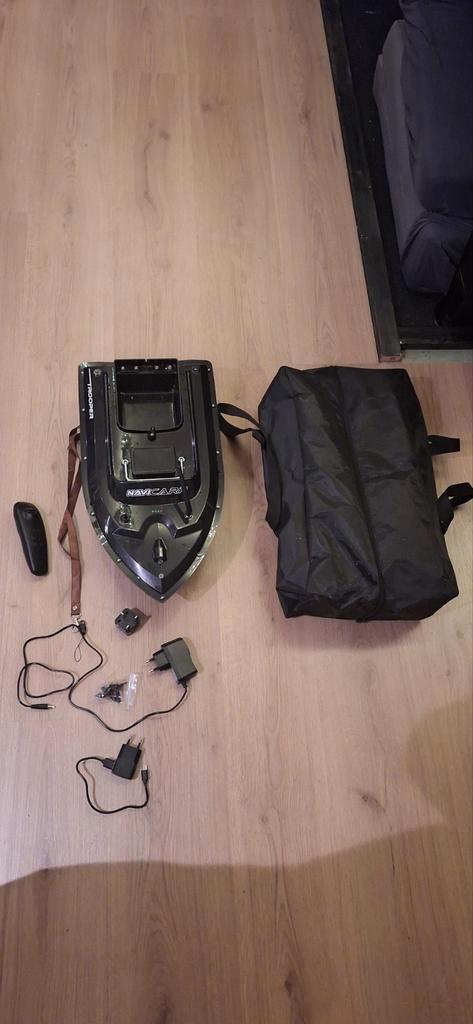 Karper voerboot met tas, Watersport en Boten, Hengelsport | Karpervissen, Zo goed als nieuw, Complete set, Ophalen