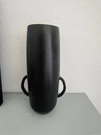 Zwarte Vaas van Urban Nature Culture, Huis en Inrichting, Woonaccessoires | Vazen, Ophalen, Overige materialen, 50 tot 75 cm, Zwart